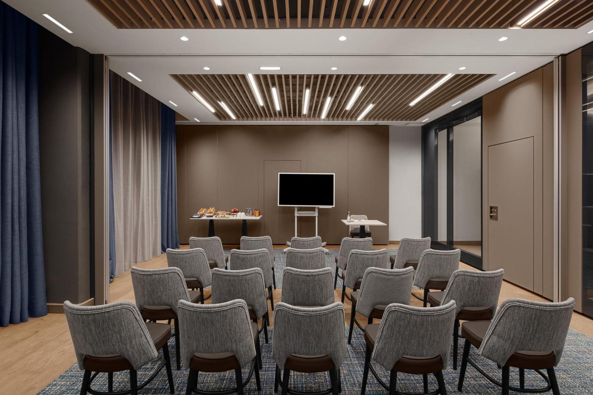 Courtyard By Marriott Paris Porte De Versailles Issy-les-Moulineaux Bagian luar foto