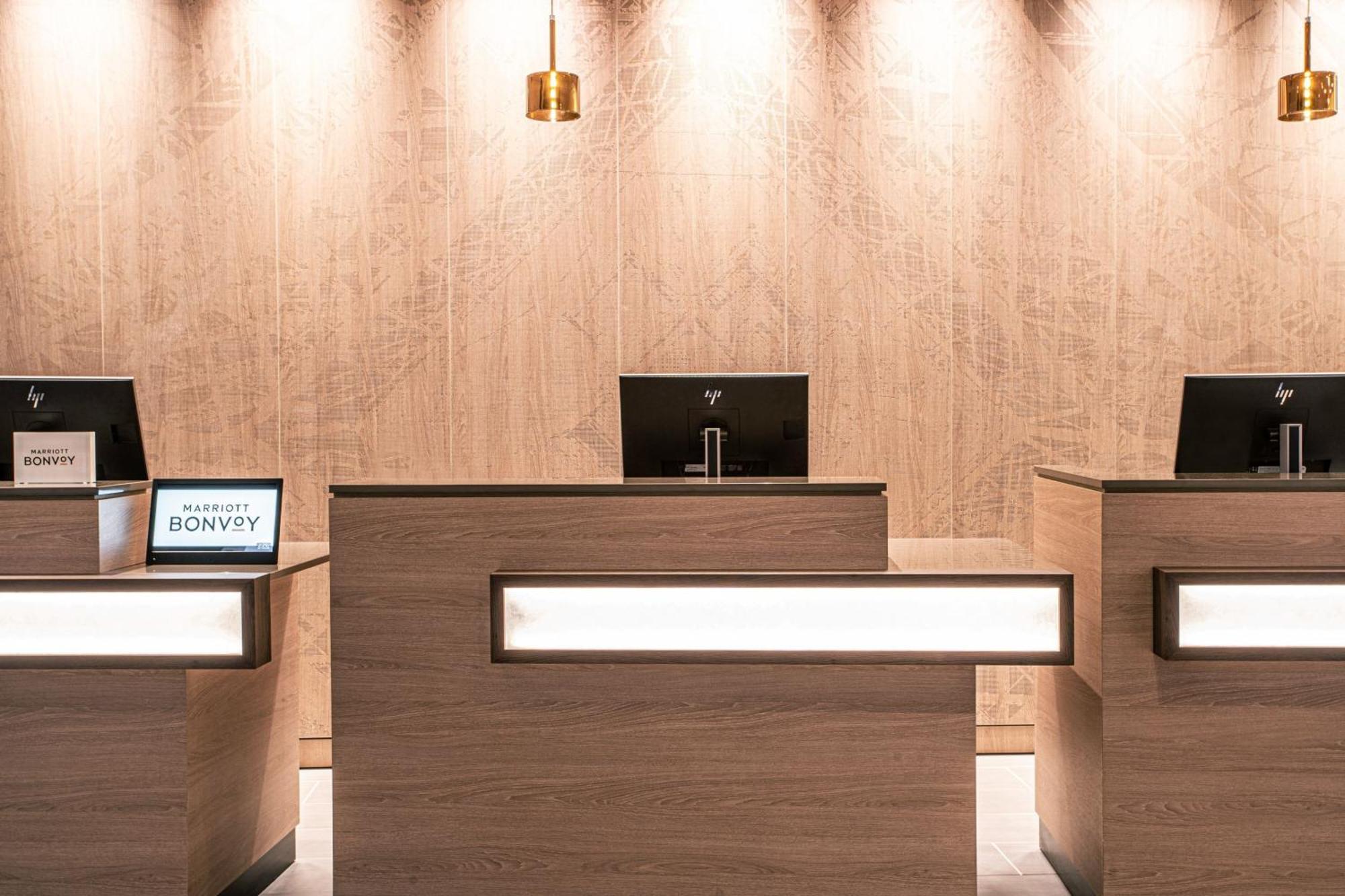 Courtyard By Marriott Paris Porte De Versailles Issy-les-Moulineaux Bagian luar foto