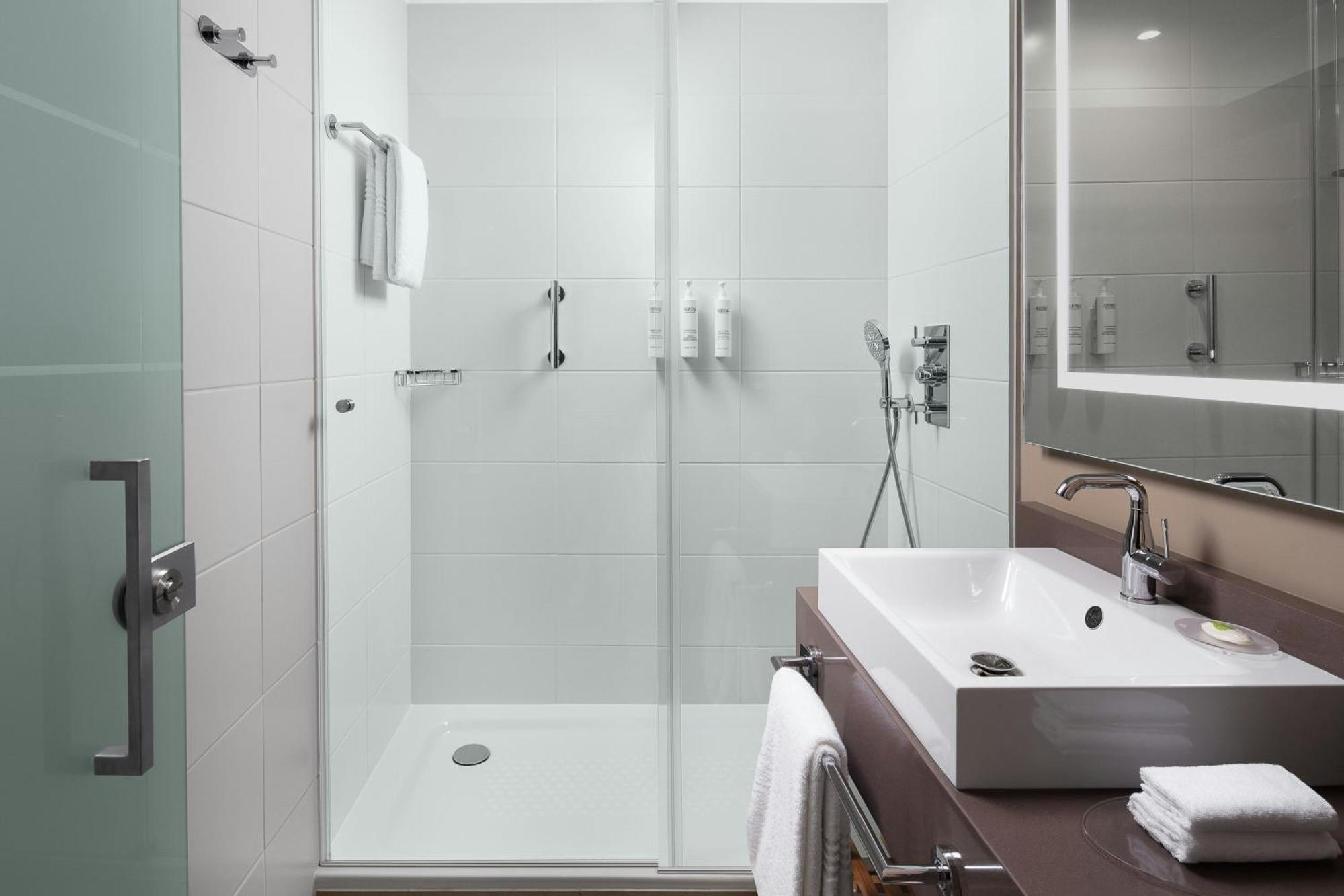 Courtyard By Marriott Paris Porte De Versailles Issy-les-Moulineaux Bagian luar foto