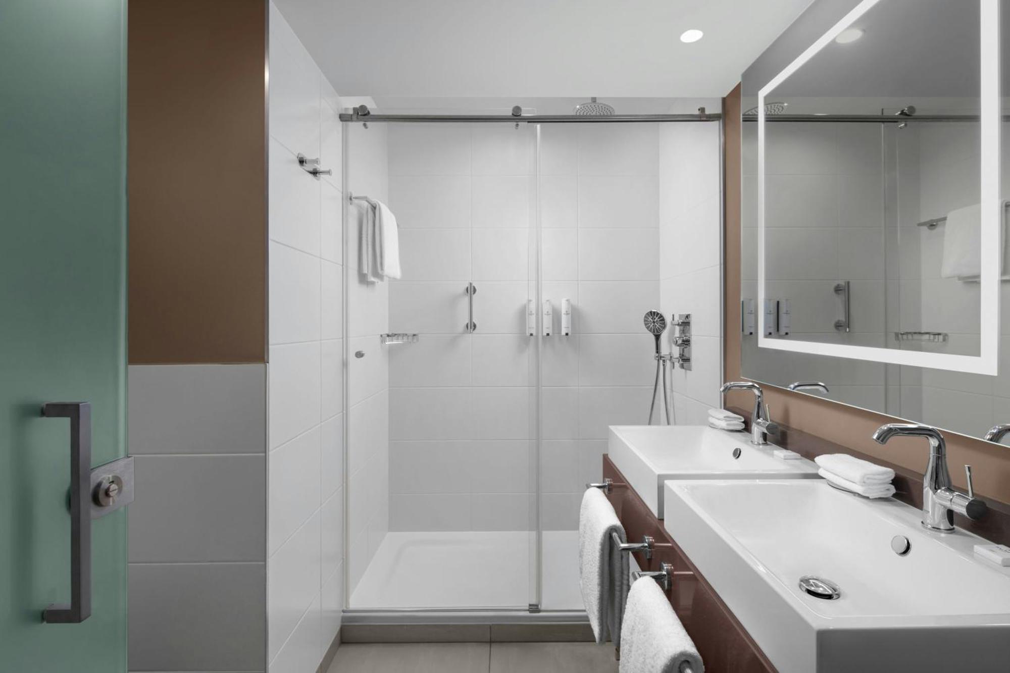 Courtyard By Marriott Paris Porte De Versailles Issy-les-Moulineaux Bagian luar foto