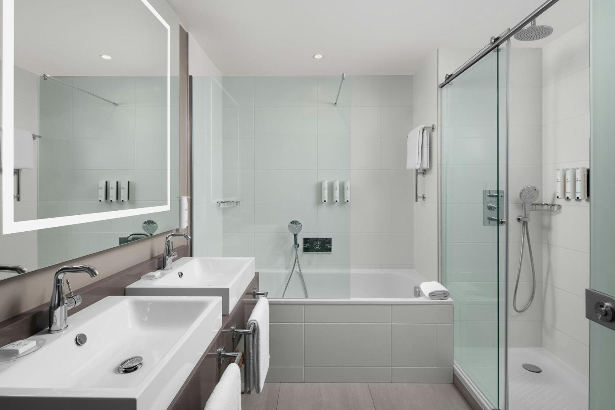 Courtyard By Marriott Paris Porte De Versailles Issy-les-Moulineaux Bagian luar foto